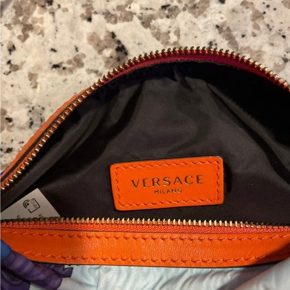 Versace half mood Medusa purse - Picture 2 of 5